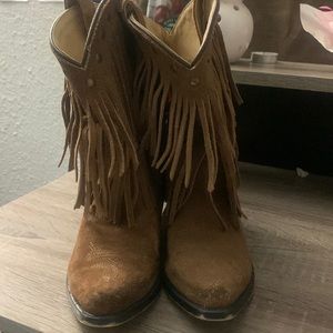 Girls fringe boots